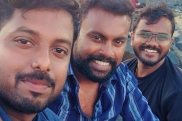 Thavasianand Sankaranarayanan With Friends At Beach