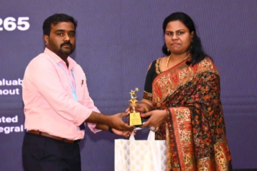Uma Maheswari Chandrabose Receiving Appreciation Award