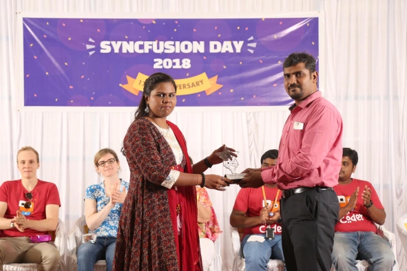 Uma Maheswari Chandrabose Receiving Award