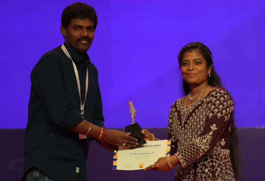 Vellur Pandian Kaliappan Receiving an Award