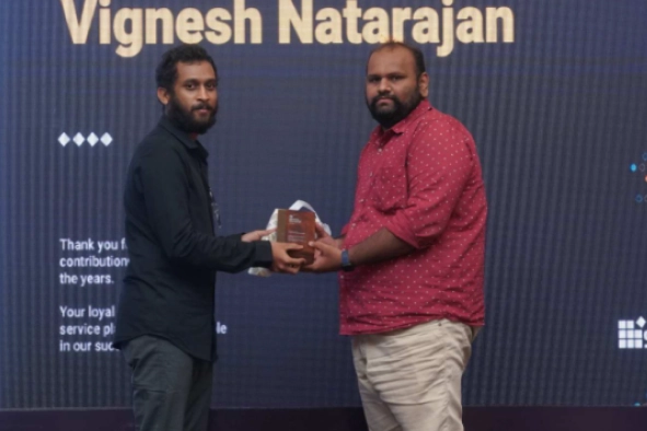 Vignesh Natarajan Receiving Recognition Award