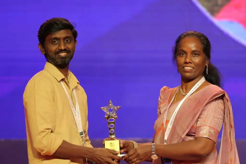Vinothkumar E Receiving Ten Years Service Award