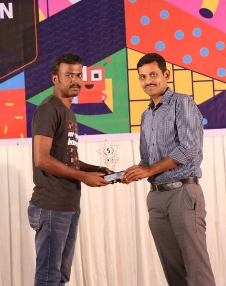 Kailash Ponnusamy receiving five years award in next